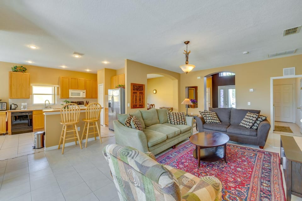 Lake-View Escape w/ Lanai in Kissimmee! House in Poinciana