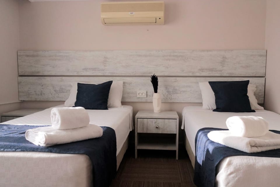 Bed, towels, air conditioner