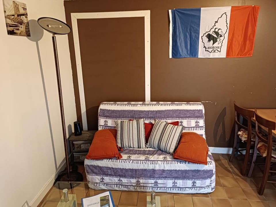 Les Genêts : chez Laurine et Jérémy Apartment in Provence
