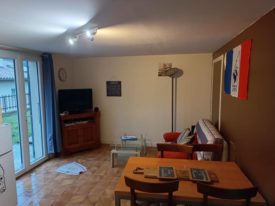 Les Genêts : chez Laurine et Jérémy Apartment in Provence