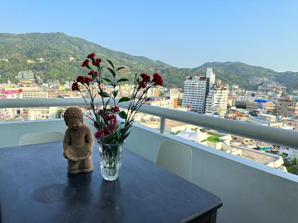 Patong Beach Top Location Apartment in Patong