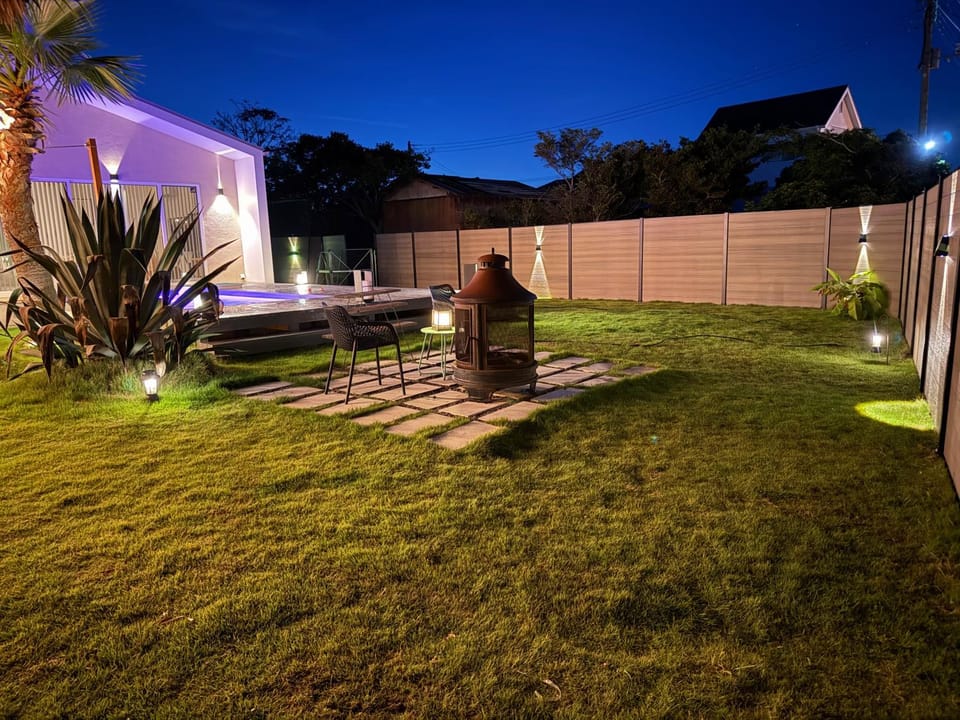 Sunshine pool villa1新筑カリフォルニア芝生プライベートサウナBBQドッグランゴルフ House in Chiba Prefecture