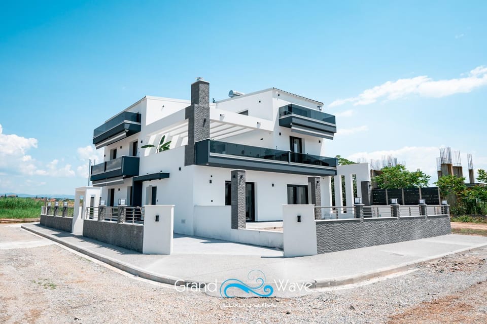 Grand Wave Luxury Suites Apartment in Halkidiki