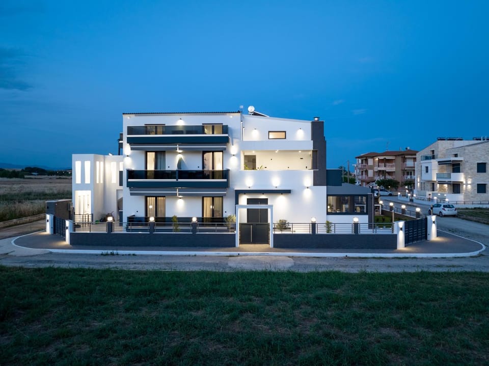 Grand Wave Luxury Suites Apartment in Halkidiki