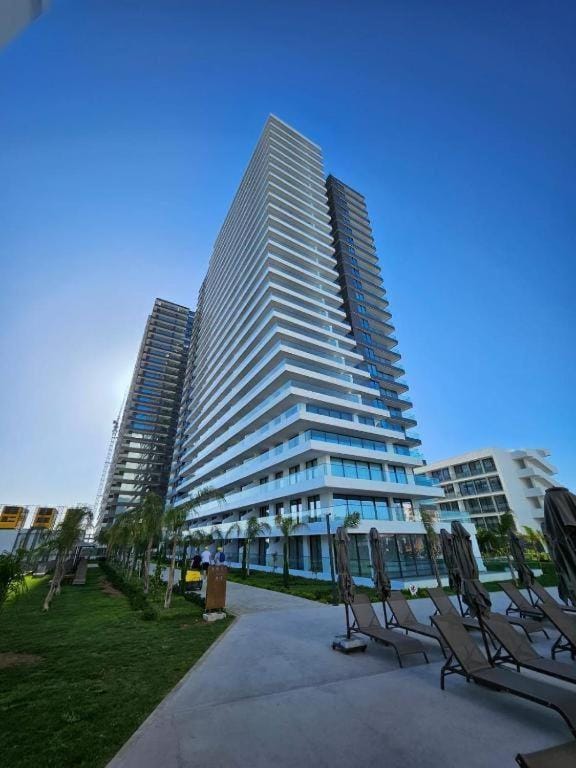 Property building, Day, City view
