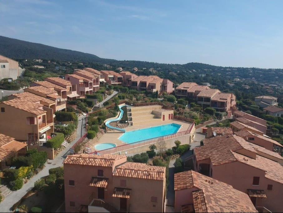 Terrasse de 30m2 vue mer panoramique 1 chambre Apartment in Cavalaire-sur-Mer