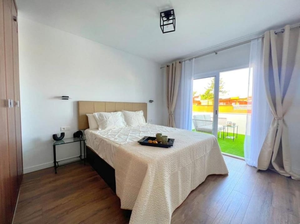 Bed, View (from property/room), Photo of the whole room, Bedroom, wardrobe