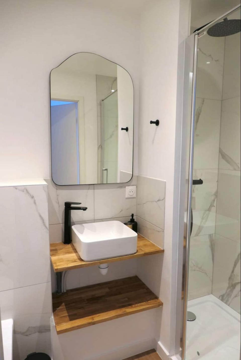 M007-8-9 Marquer Chambre colocation proche de la Gare Bed and Breakfast in Annemasse