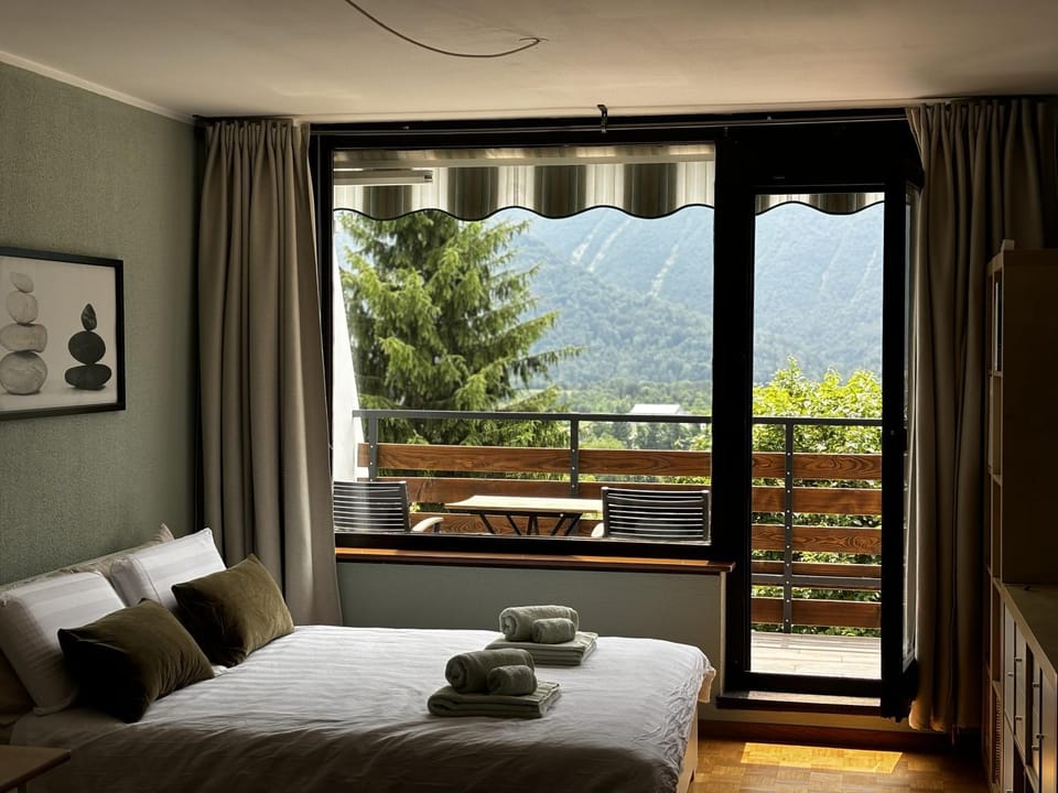 Bed, Natural landscape, View (from property/room), Balcony/Terrace, Bedroom, Mountain view, towels