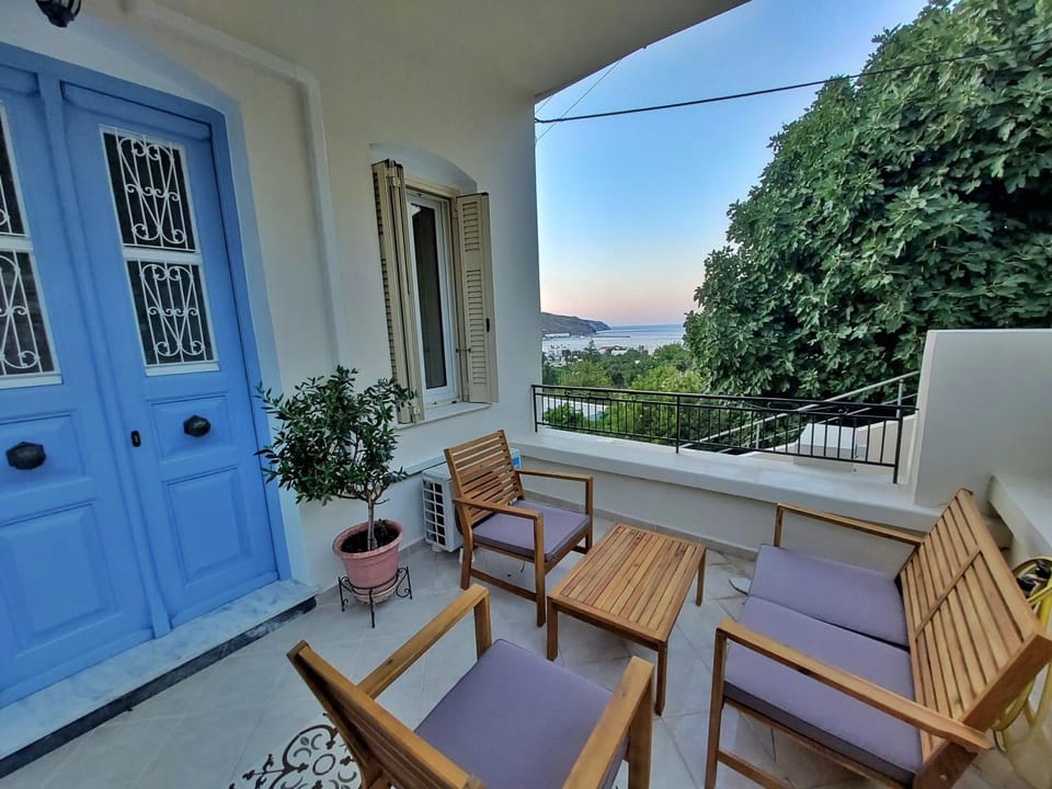 Balcony/Terrace, Location