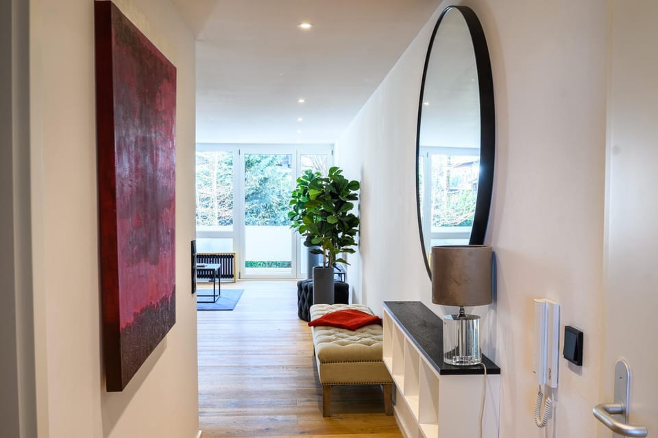 TV and multimedia, Living room, Seating area, Parking