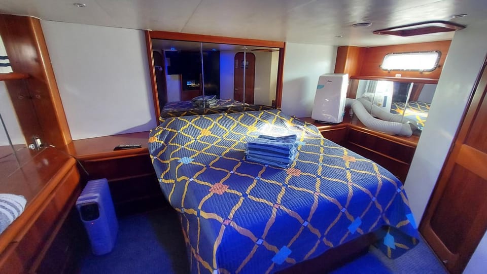 COZY CONDO OCEAN 3xDECK YACHT Docked boat in Brooklyn