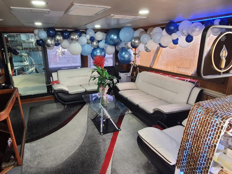 COZY CONDO OCEAN 3xDECK YACHT Docked boat in Brooklyn