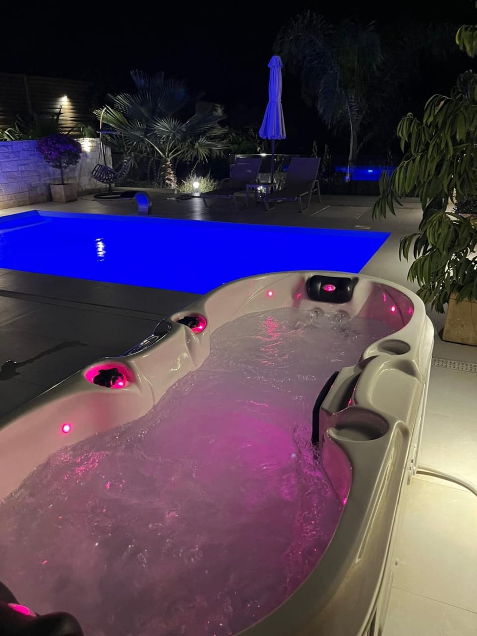 Night, Natural landscape, Hot Tub, Pool view, Swimming pool