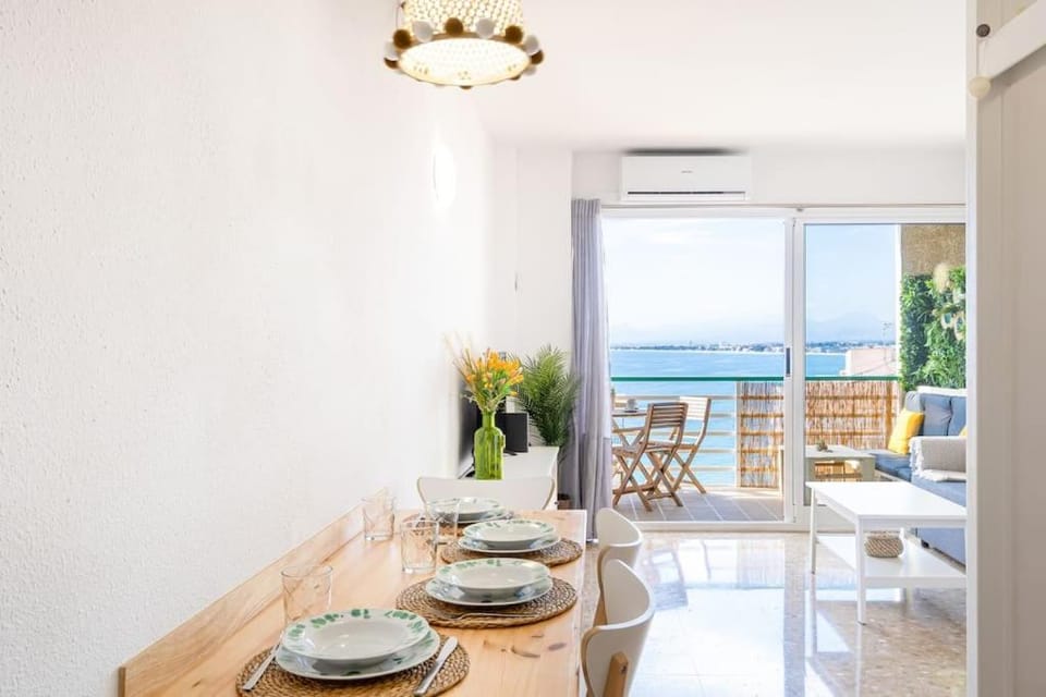 Natural landscape, Living room, Seating area, Dining area