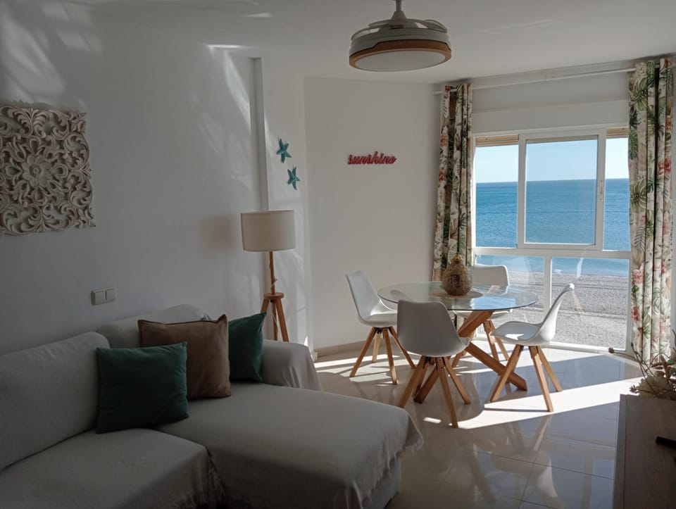 Primera linea de Playa a 10 min Estepona Apartment in San Luis de Sabinillas