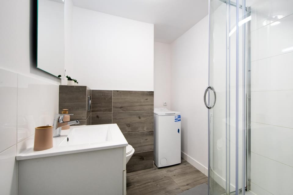 Shower, Bathroom, towels