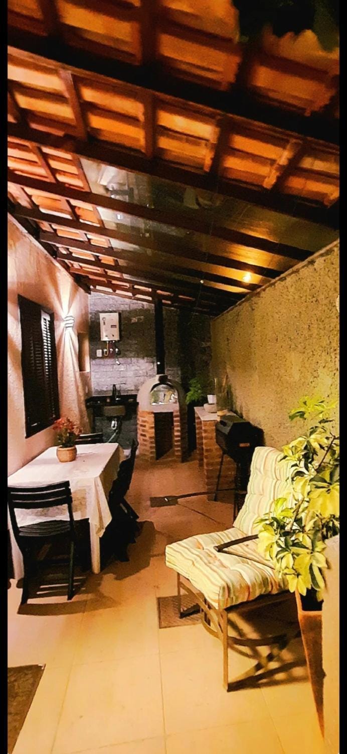 Recanto de Itaipava - casa com forno de pizza a lenha, churrasqueira, pet friendly, equipada para até 6 pessoas, em meio à Natureza e próxima ao centro do bairro House in State of Rio de Janeiro