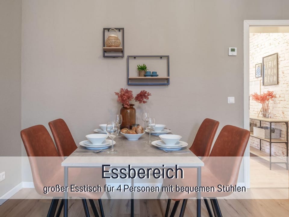 Living room, Dining area, Food