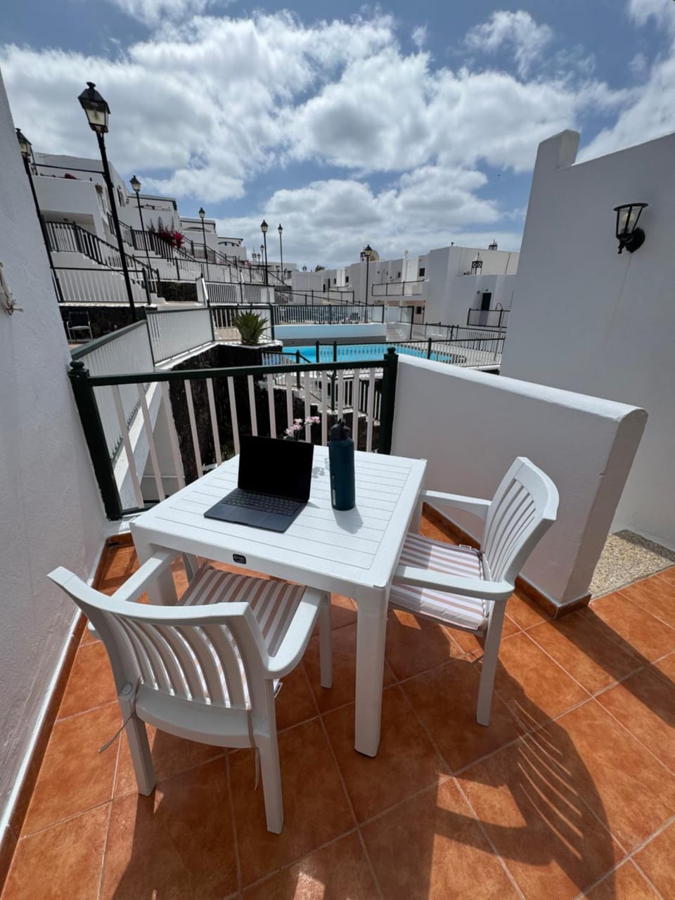 Balcony/Terrace, Seating area, Pool view