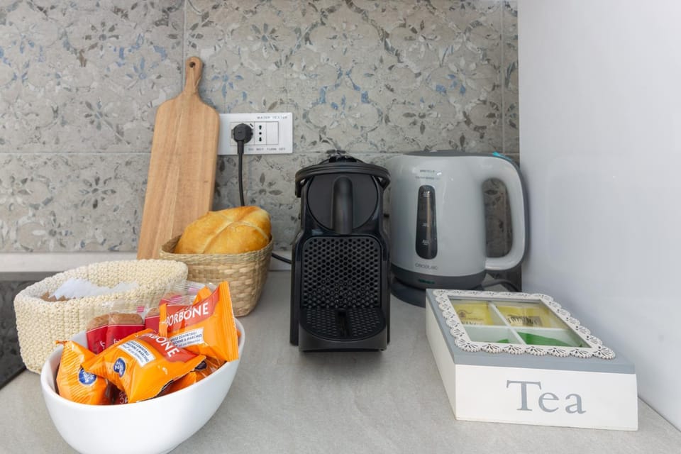 Coffee/tea facilities, Kitchen or kitchenette