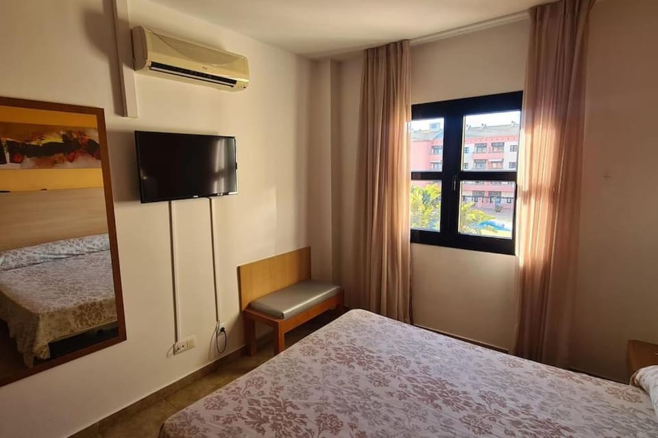 Bed, Photo of the whole room, Bedroom, air conditioner