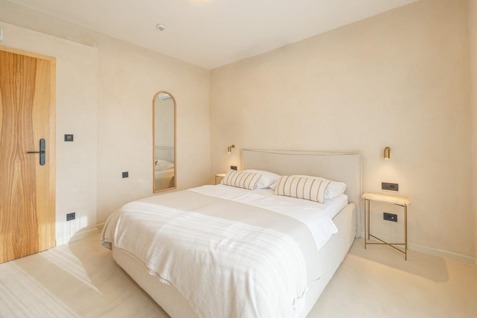 Bed, Photo of the whole room, Bedroom, wardrobe