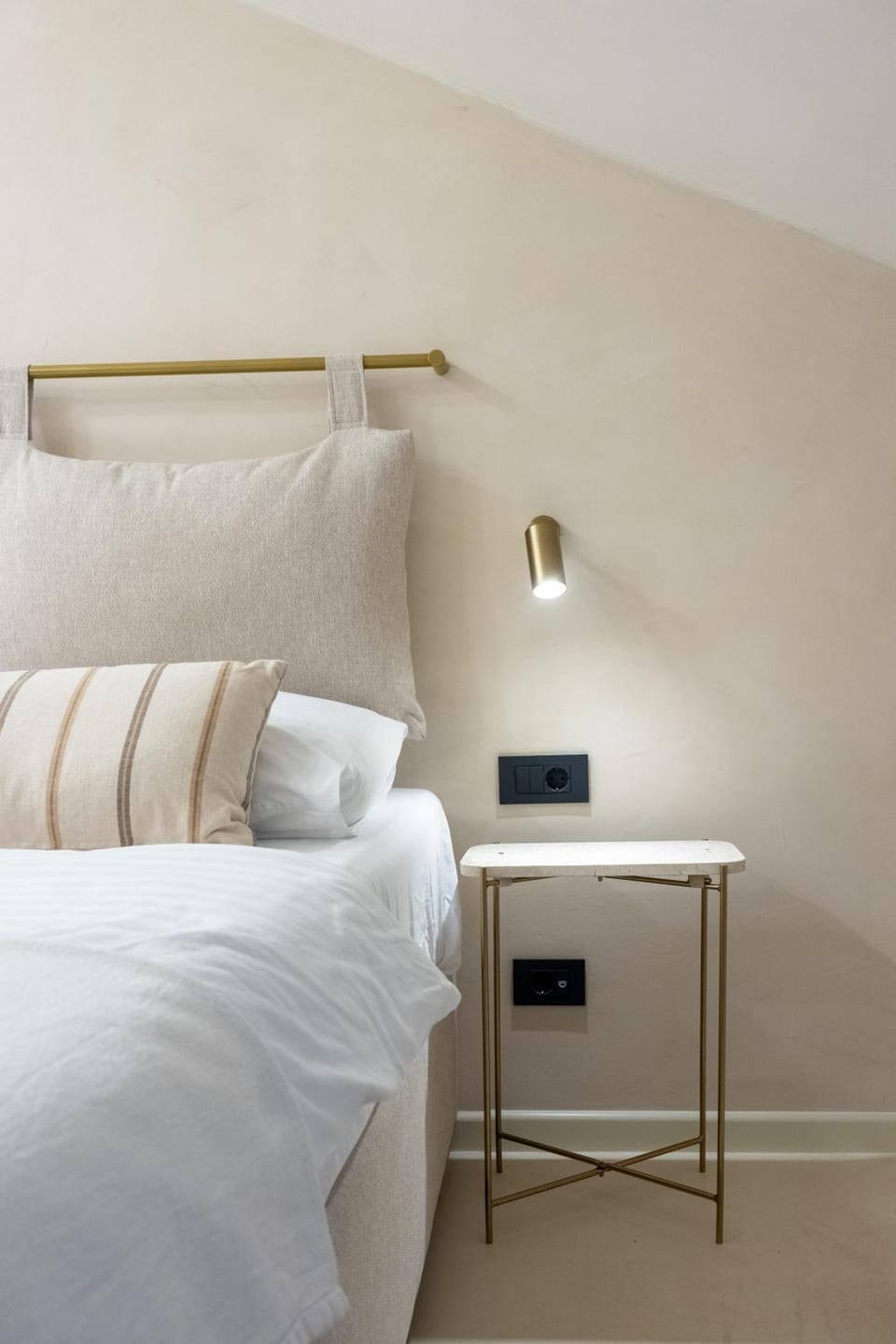 Bed, Photo of the whole room, Decorative detail, Bedroom