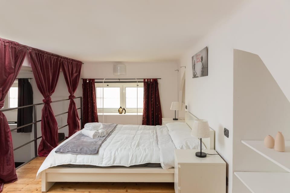 Bed, TV and multimedia, Photo of the whole room, Bedroom