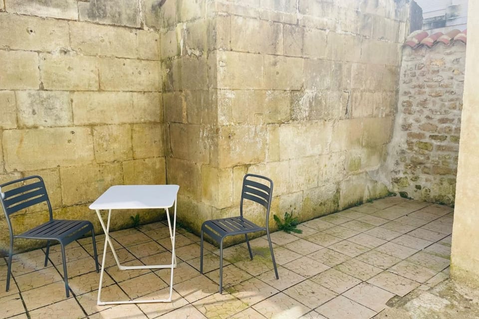 Bel appartement avec cour privée Apartment in Nouvelle-Aquitaine