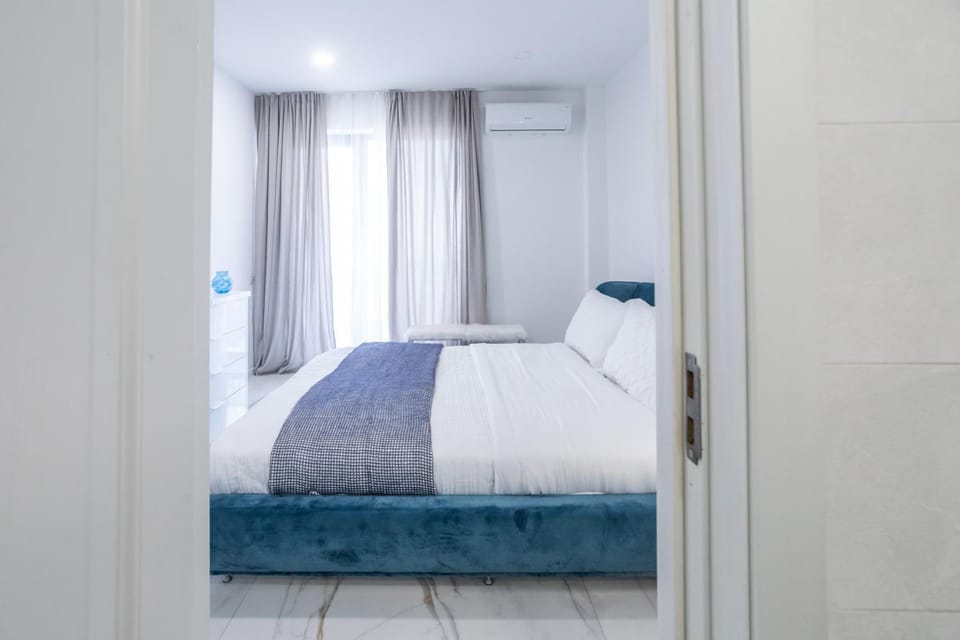 Bed, Bedroom, air conditioner