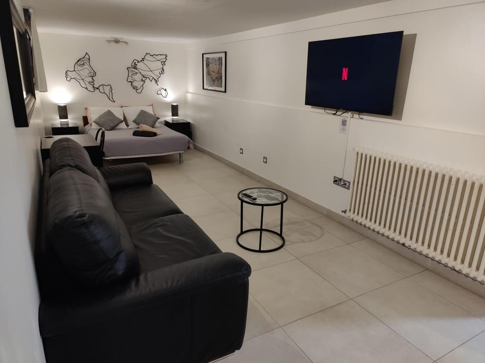 L'Escapade Enchantée Paris-Disneyland Bed and Breakfast in Noisy-le-Grand