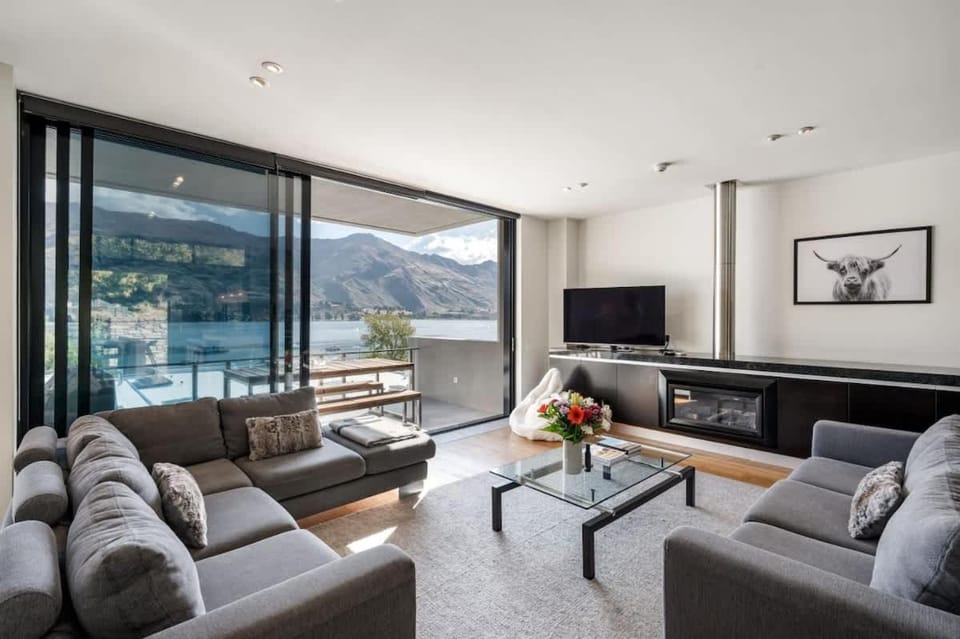Lakefront View Apartment with Sauna Apartment in Wanaka