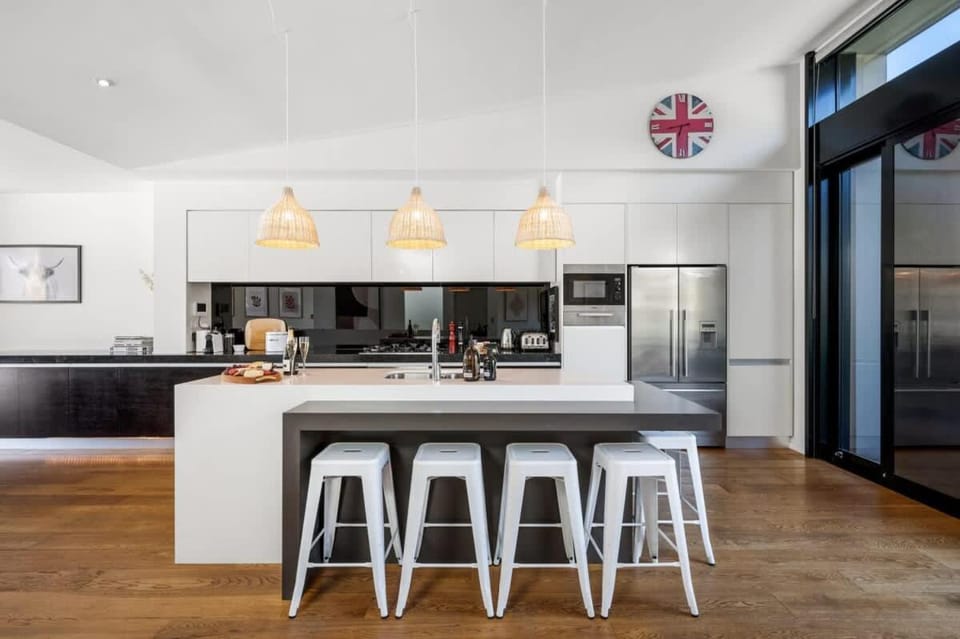 Lakefront View Apartment with Sauna Apartment in Wanaka