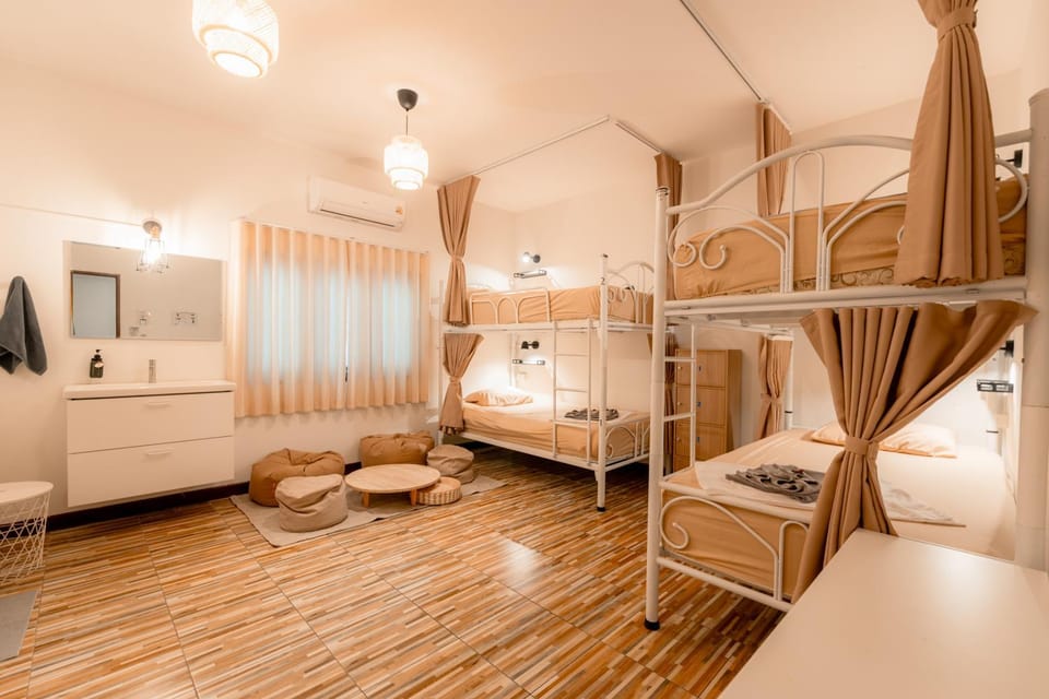 Seating area, Bedroom, bunk bed, air conditioner