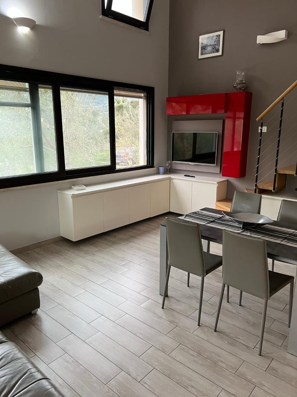 TV and multimedia, Living room, Seating area, Dining area