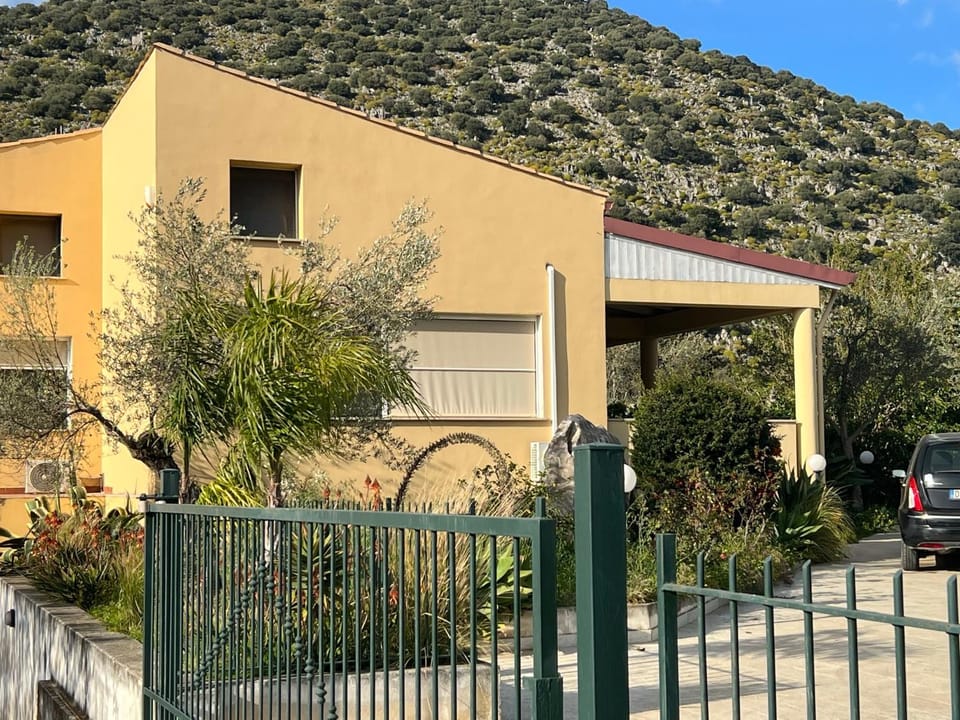 Property building, Mountain view, Parking