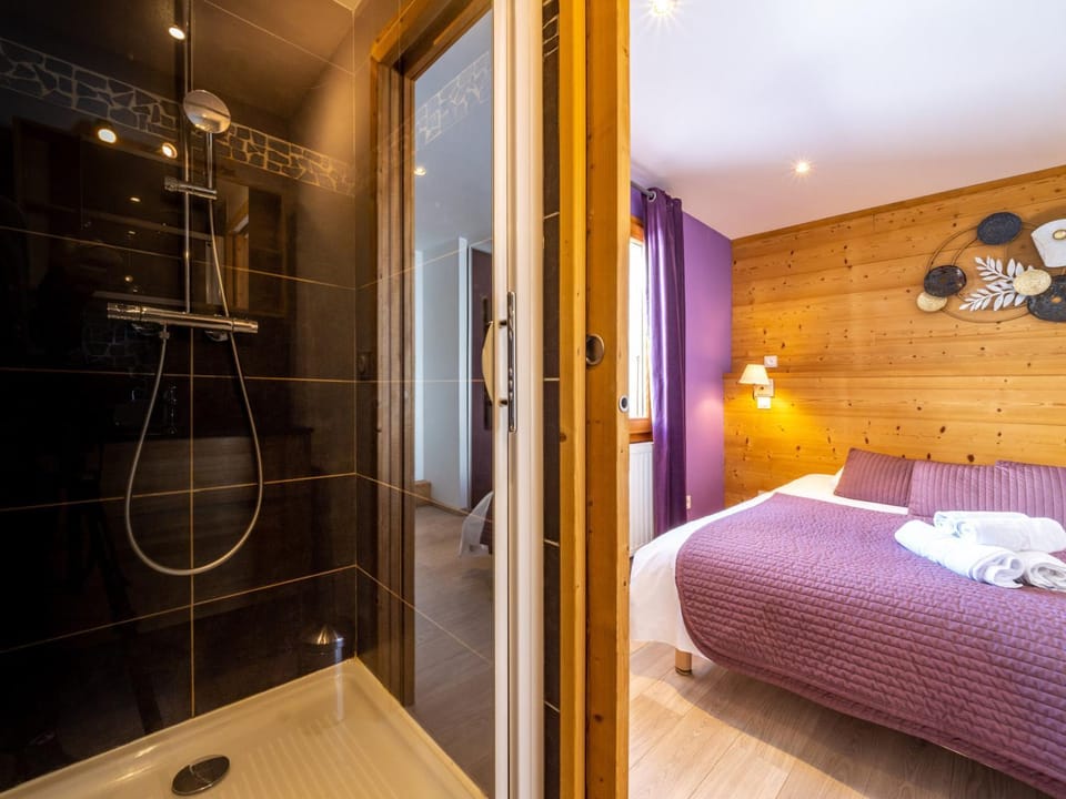 Duplex rénové 10-12 pers, skis aux pieds, cheminée, WIFI, animaux admis - FR-1-502-482 Apartment in Tignes