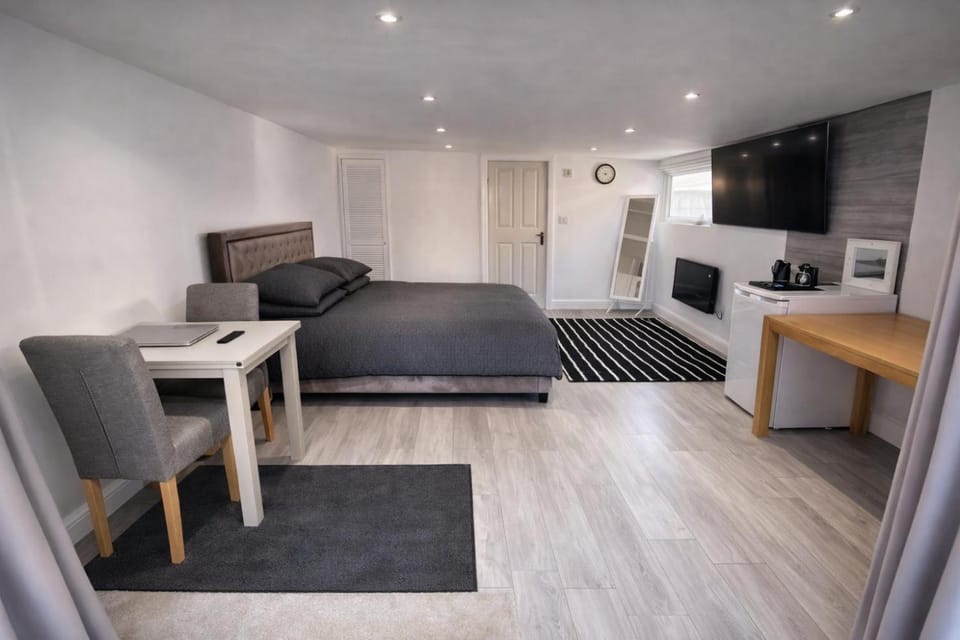 Communal lounge/ TV room, Bed, Kitchen or kitchenette, Living room, Seating area, Dining area, Evening entertainment, Bedroom