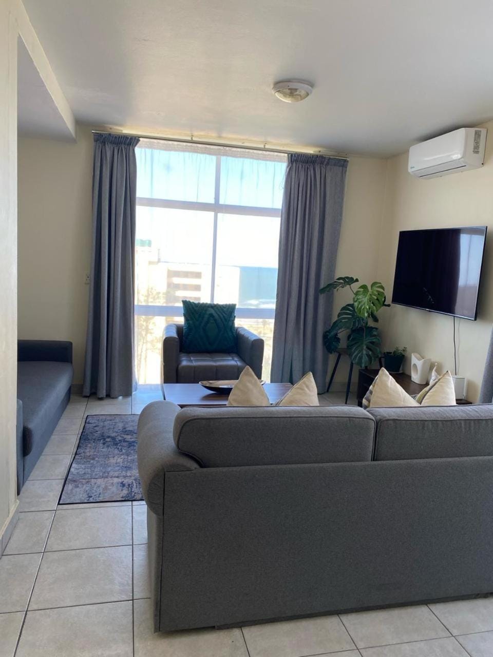 TV and multimedia, Living room, Seating area, Evening entertainment, air conditioner