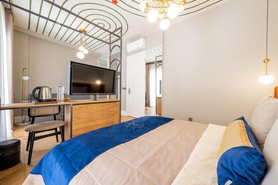 TV and multimedia, Coffee/tea facilities, Kitchen or kitchenette, Photo of the whole room, hair dresser