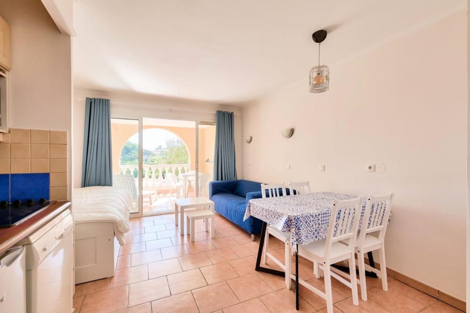 Bed, kitchen