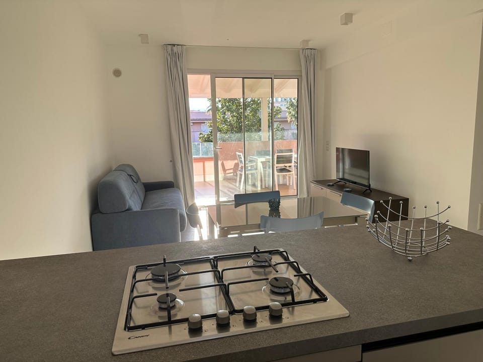 TV and multimedia, Dining area, stove