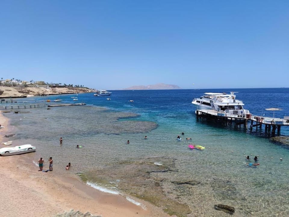 Nearby landmark, Activities, Snorkeling, Beach, group of guests