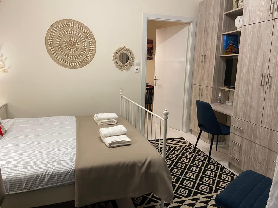 Bed, Photo of the whole room, Bedroom, hair dresser, towels, wardrobe