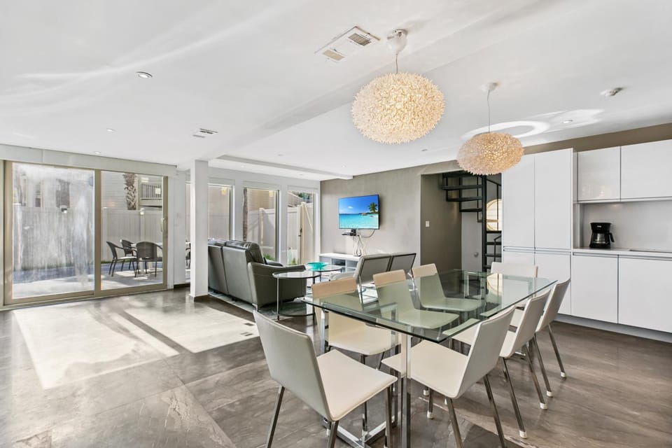 Living room, Seating area, Dining area