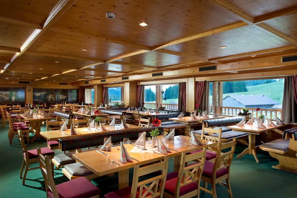 Restaurant/places to eat, Banquet/Function facilities