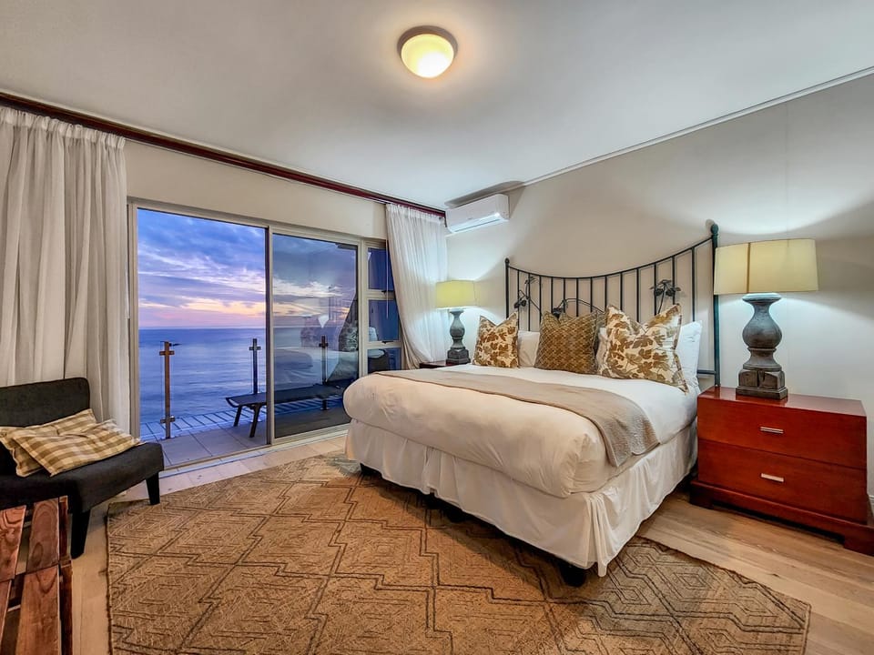 Bed, Natural landscape, Photo of the whole room, Bedroom, Sea view