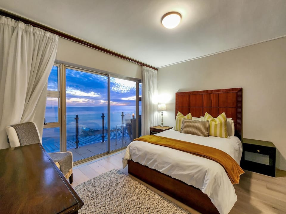 Bed, Natural landscape, Photo of the whole room, Bedroom, Sea view