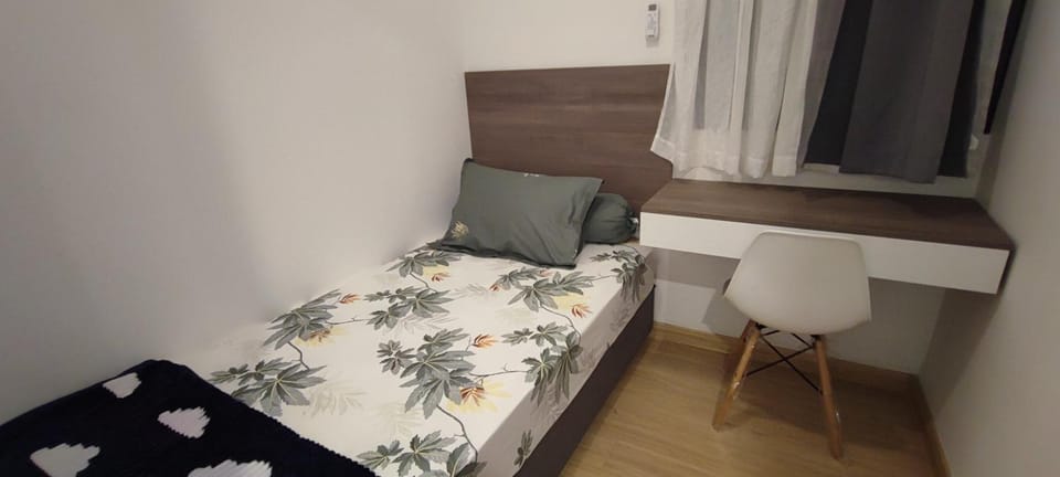 Bed, Photo of the whole room, Seating area, Bedroom